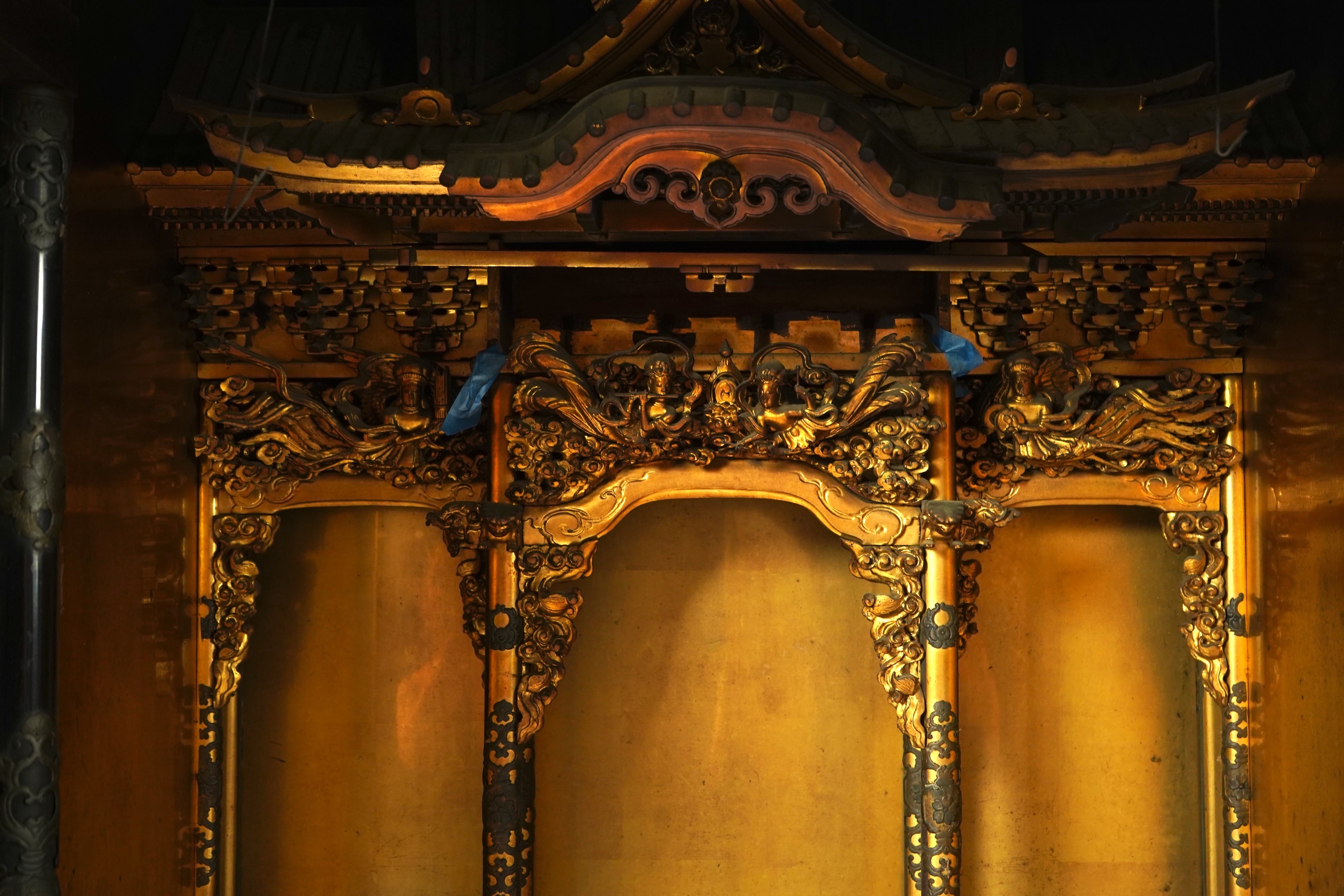 A Japanese lacquer Butsudan shrine cabinet, Meiji-Taisho period
